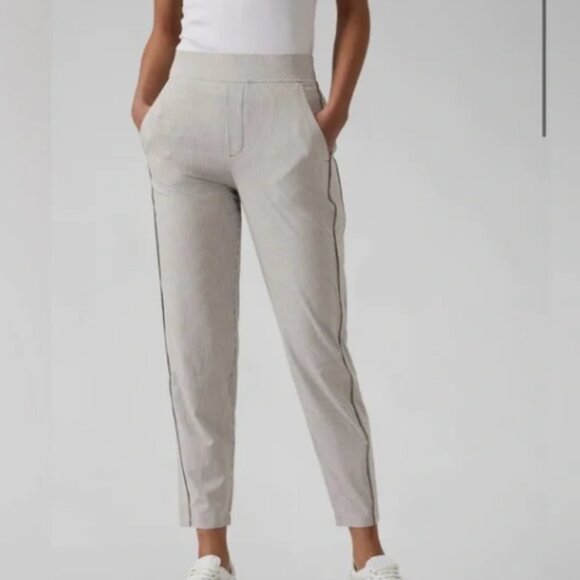 NWT Athleta Brooklyn Textured Ankle Pant - Zip Pocket - Size 8 - Grey & Cream - Picture 3 of 5